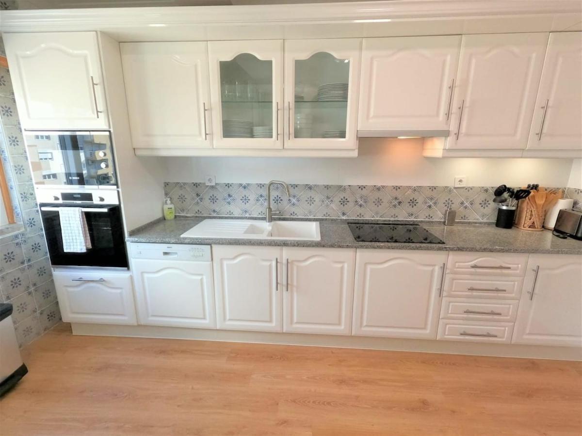 Carnaxide Modern T1 Apartment W Balcony In Carnaxide Oeiras Lisbon Dış mekan fotoğraf